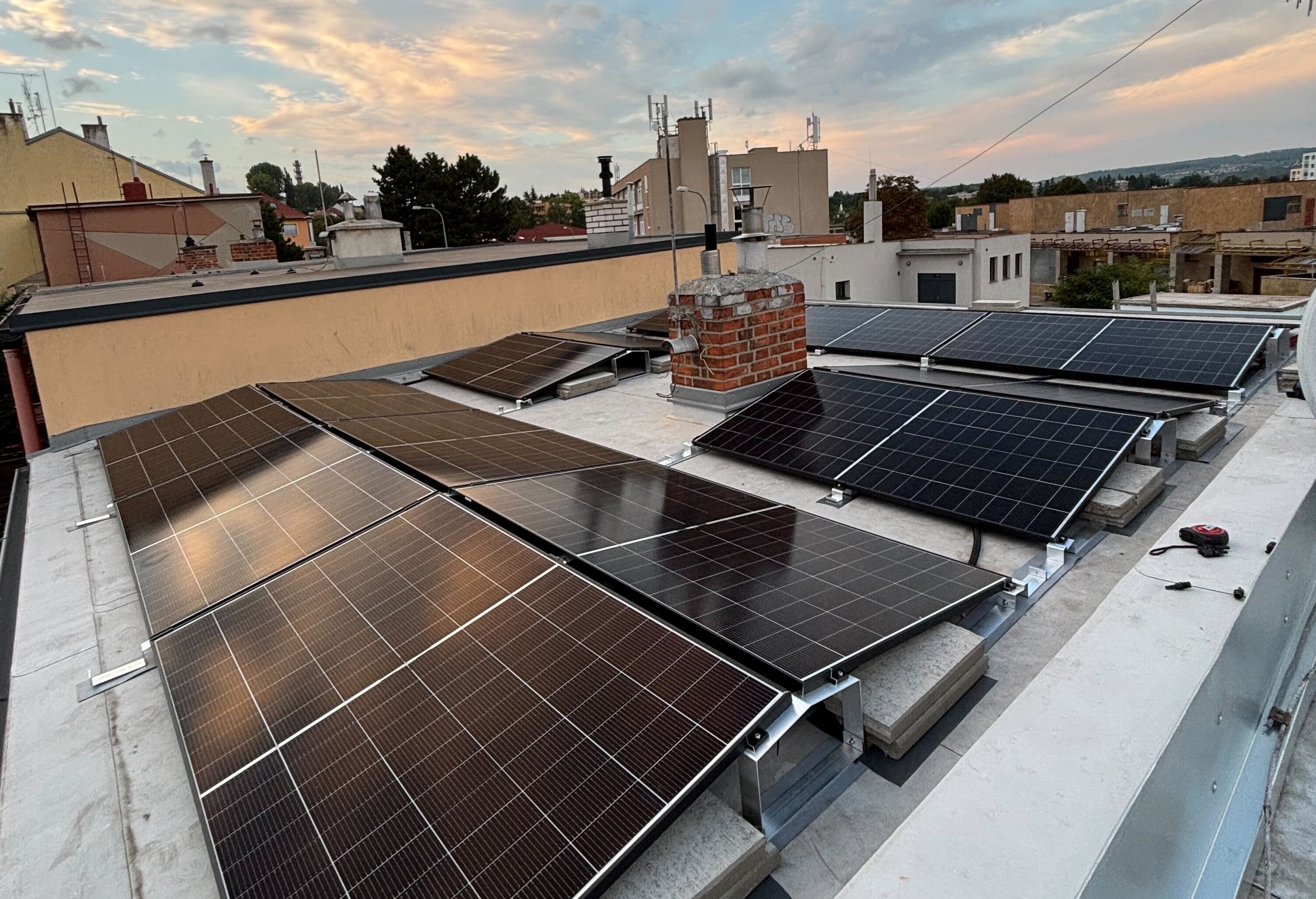 Brno, 16x Canadian Solar 500, 8.0 kWp