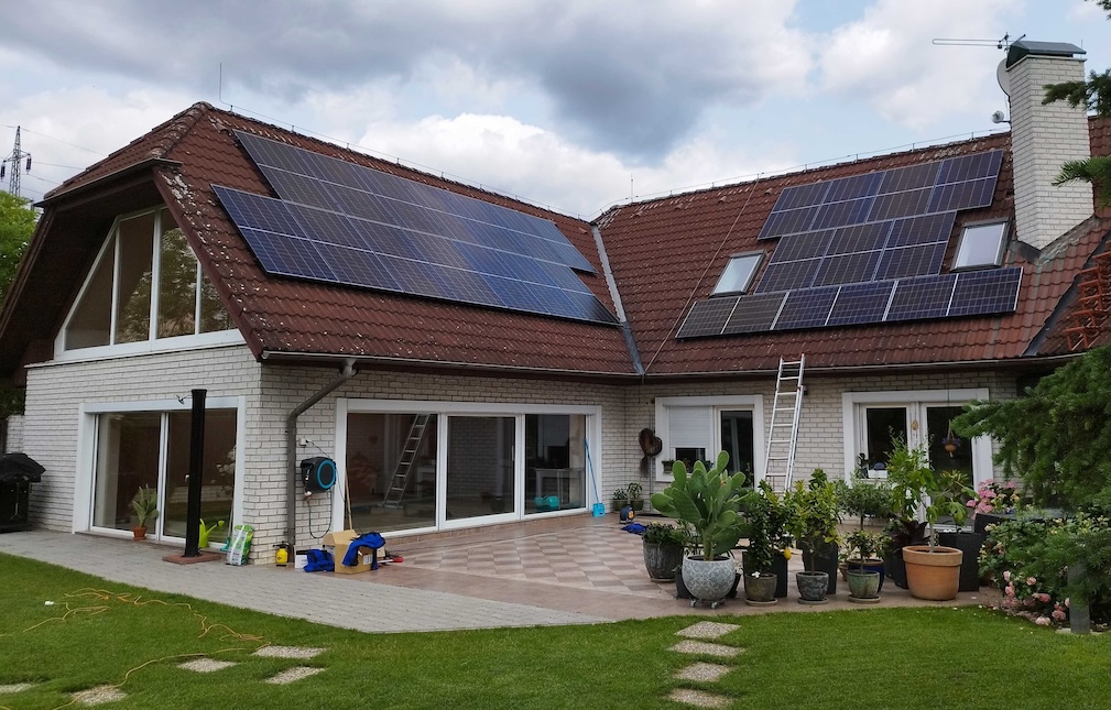 Praha 10, 24x Canadian Solar 500, 12x Trina 450, 17.4 kWp